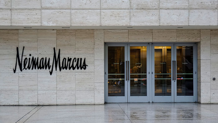 Handbag thieves sprinting out of Neiman Marcus